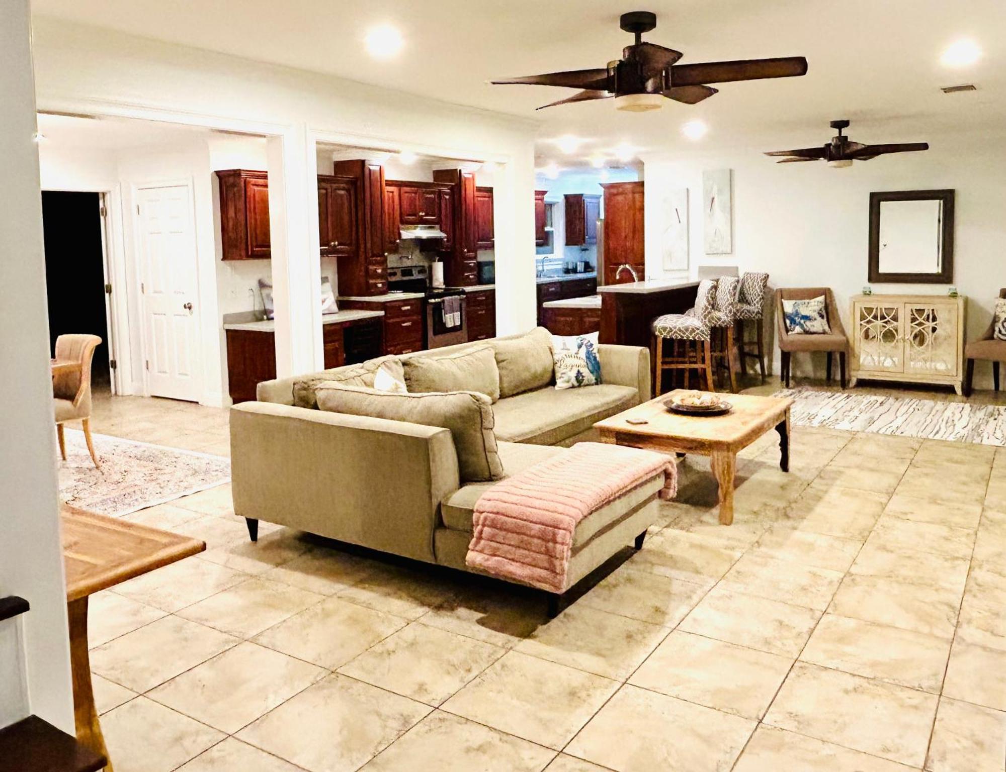 4/3 Home Centrally Located, Beach, Casino, Airport, Dining, Golfing, Shopping, Entertainment 걸프포트 외부 사진